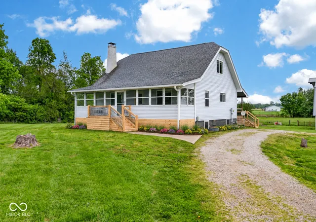 Photo 2 of Sale Pending at 4665 S Mauxferry Rd, Franklin, IN 46131 | MLS# 22099699 | Listing updated on 2026-09-10