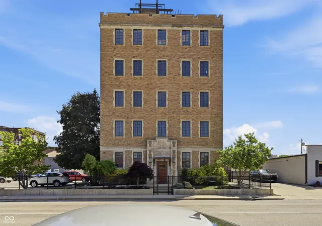 Photo 3 of Condo for sale at 825 N Delaware St #1A, Indianapolis, IN 46204 | MLS# 22100283 | Listing updated on 2026-09-15