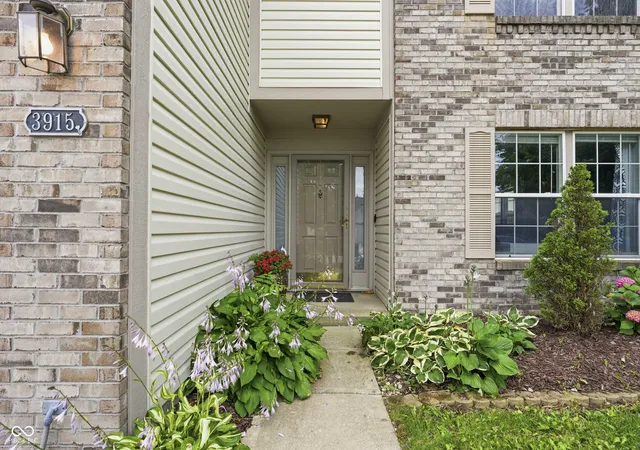 Photo 3 of Single family home for sale at 3915 Rosefinch Cir, Indianapolis, IN 46228 | MLS# 22100344 | Listing updated on 2026-10-05