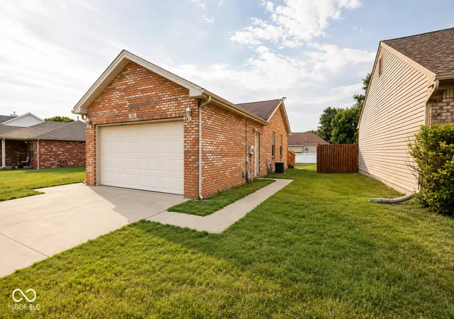 Photo 2 of Single family home for sale at 210 Bishop Dr, Seymour, IN 47274 | MLS# 22100386 | Listing updated on 2026-09-11