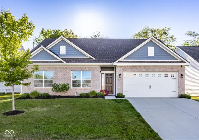Photo 1 of Single family home for sale at 571 Coronado Pl, Greenwood, IN 46143 | MLS# 22100472 | Listing updated on 2026-09-11