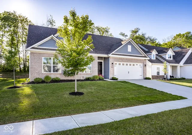 Photo 2 of Single family home for sale at 571 Coronado Pl, Greenwood, IN 46143 | MLS# 22100472 | Listing updated on 2026-09-11