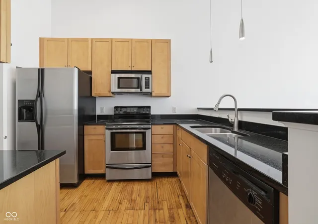 Photo 4 of Condo for sale at 624 E Walnut St #39, Indianapolis, IN 46204 | MLS# 22100537 | Listing updated on 2026-09-14