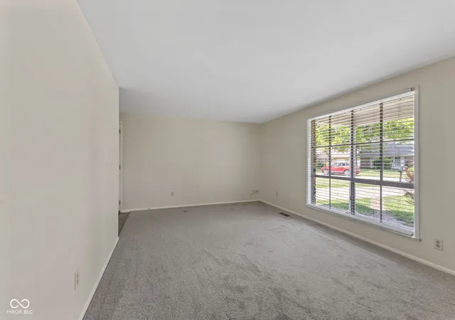 Photo 2 of Single family home for sale at 630 Lawndale Dr, Greenwood, IN 46142 | MLS# 22100916 | Listing updated on 2026-09-11