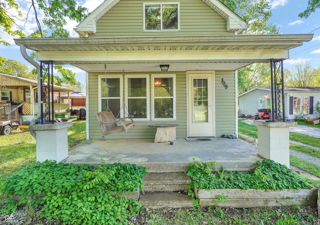 Photo 3 of Single family home for sale at 309 N Darlington St, Jamestown, IN 46147 | MLS# 22100991 | Listing updated on 2026-09-30