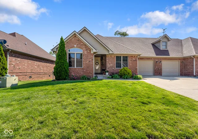 Photo 1 of Sale Pending at 633 Mallards Xing, Martinsville, IN 46151 | MLS# 22101190 | Listing updated on 2026-09-11