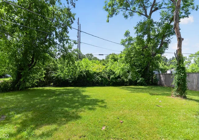 Photo 3 of Single family home for sale at 6231 Meadowlark Dr, Indianapolis, IN 46226 | MLS# 22101533 | Listing updated on 2026-09-12