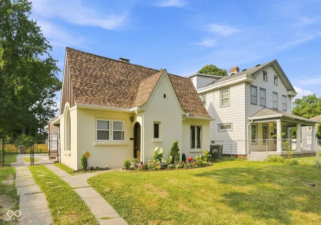 Photo 2 of Sale Pending at 3309 Brookside Pkwy S Dr, Indianapolis, IN 46201 | MLS# 22101611 | Listing updated on 2026-10-12