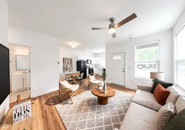 Photo 2 of Sale Pending at 3915 N Hawthorne Ln, Indianapolis, IN 46226 | MLS# 22101845 | Listing updated on 2026-09-11