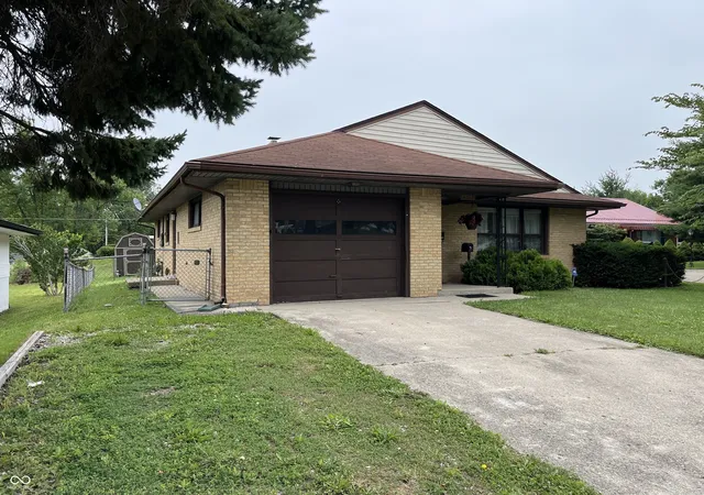Photo 2 of Single family home for sale at 4212 Columbus Ave, Anderson, IN 46013 | MLS# 22102196 | Listing updated on 2026-09-30