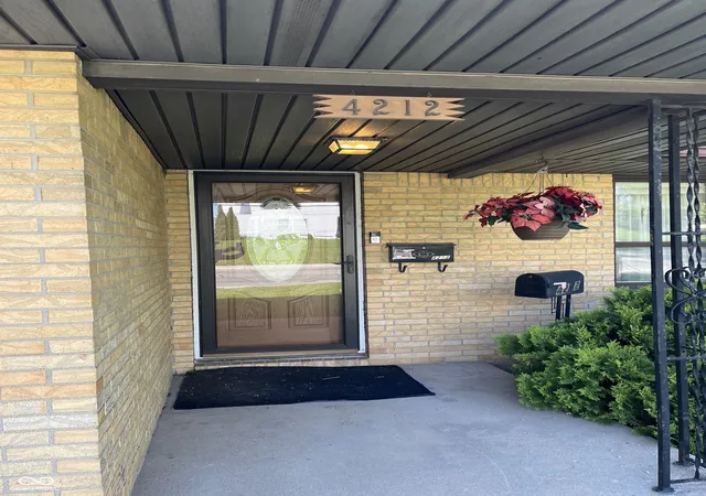 Photo 3 of Single family home for sale at 4212 Columbus Ave, Anderson, IN 46013 | MLS# 22102196 | Listing updated on 2026-09-30