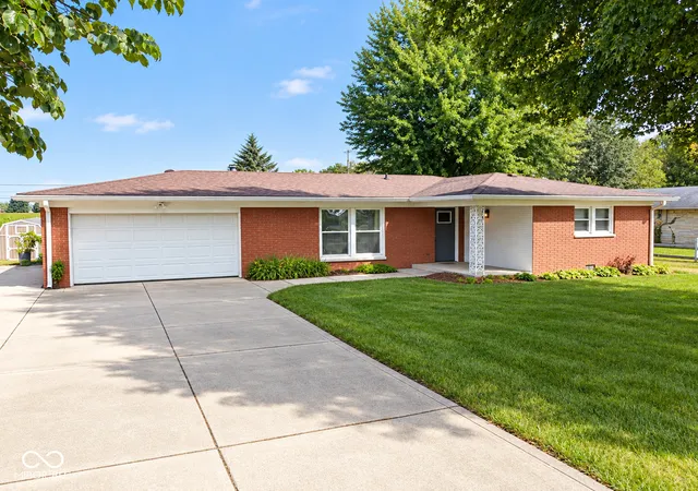 Photo 1 of Sale Pending at 2714 E Woodside Dr, Mooresville, IN 46158 | MLS# 22102269 | Listing updated on 2026-09-15
