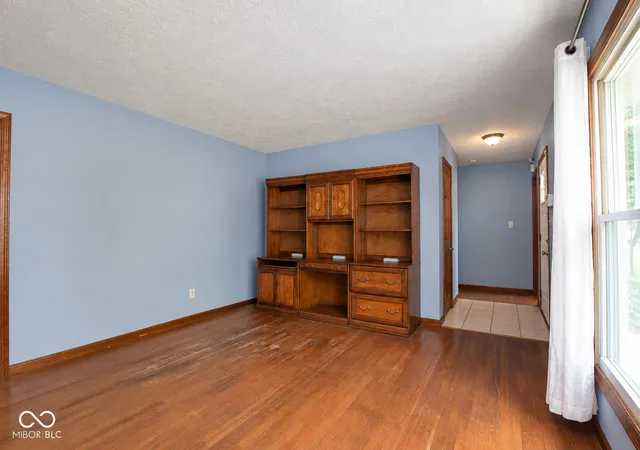 Photo 3 of Sale Pending at 2714 E Woodside Dr, Mooresville, IN 46158 | MLS# 22102269 | Listing updated on 2026-09-15