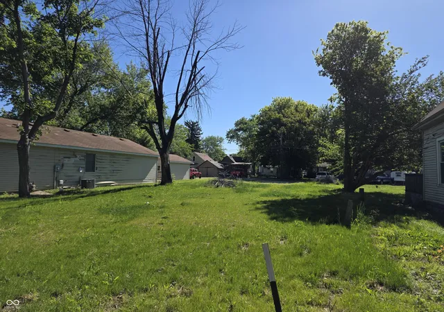 Photo 2 of Sale Pending at 736 S Noble St, Shelbyville, IN 46176 | MLS# 22102363 | Listing updated on 2026-09-10