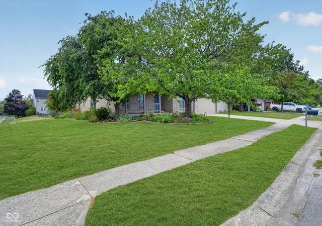 Photo 2 of Sale Pending at 8625 Douglaston Ct, Indianapolis, IN 46234 | MLS# 22102571 | Listing updated on 2026-10-02