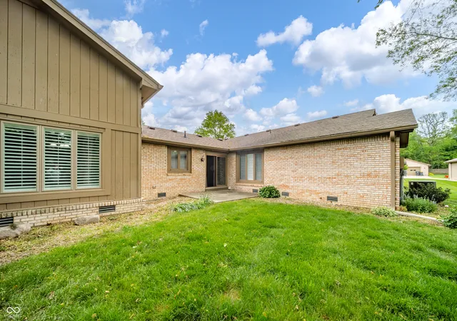 Photo 4 of Sale Pending at 3711 Ironwood Pl, Anderson, IN 46011 | MLS# 22102760 | Listing updated on 2026-09-24