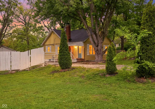 Photo 1 of Sale Pending at 8520 Morgantown Rd, Indianapolis, IN 46217 | MLS# 22103077 | Listing updated on 2026-10-02