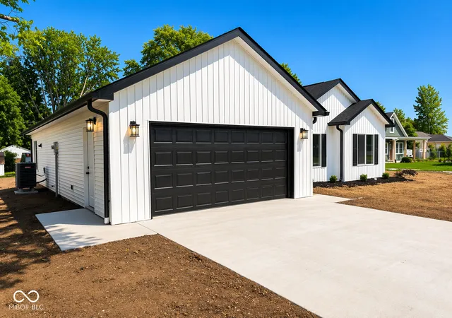 Photo 2 of Single family home for sale at 403 Poplar St, Elizabethtown, IN 47232 | MLS# 22103098 | Listing updated on 2026-09-15