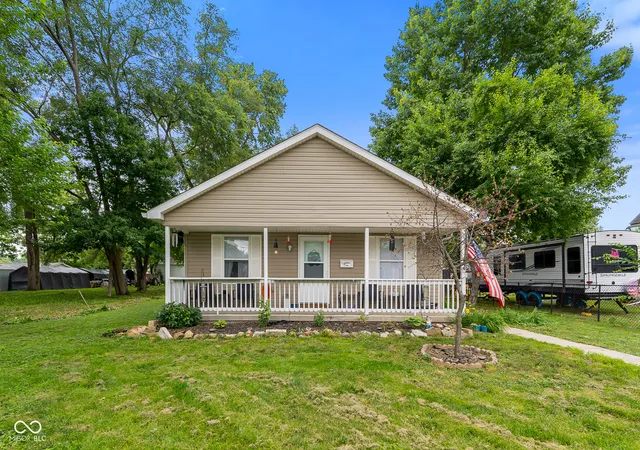 Photo 1 of Single family home for sale at 300 E Washington St, Mooresville, IN 46158 | MLS# 22103300 | Listing updated on 2026-09-15