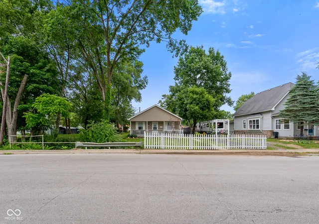 Photo 2 of Single family home for sale at 300 E Washington St, Mooresville, IN 46158 | MLS# 22103300 | Listing updated on 2026-09-15