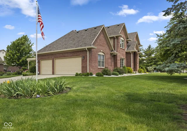 Photo 2 of Sale Pending at 1846 S Fox Cvs Blvd, New Palestine, IN 46163 | MLS# 22103393 | Listing updated on 2026-09-11