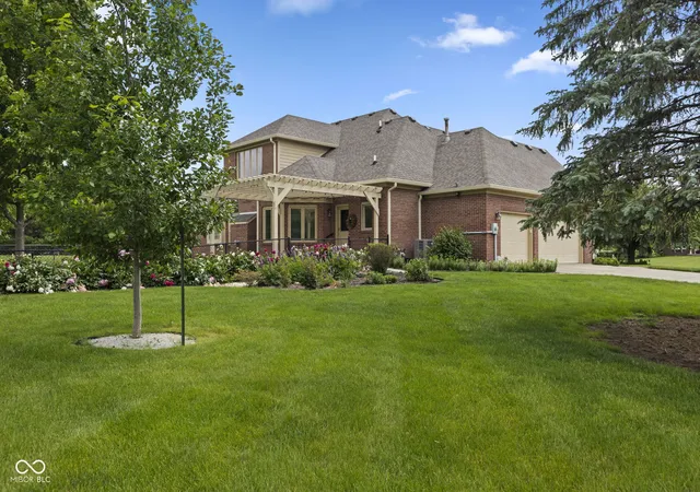 Photo 3 of Sale Pending at 1846 S Fox Cvs Blvd, New Palestine, IN 46163 | MLS# 22103393 | Listing updated on 2026-09-11