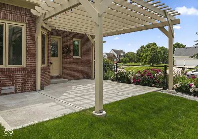 Photo 4 of Sale Pending at 1846 S Fox Cvs Blvd, New Palestine, IN 46163 | MLS# 22103393 | Listing updated on 2026-09-11