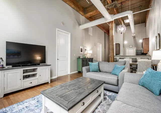Photo 4 of Condo for sale at 630 N College Ave #303, Indianapolis, IN 46204 | MLS# 22103419 | Listing updated on 2026-09-11