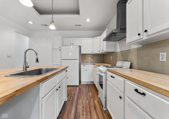 Photo 4 of Single family home for sale at 951 N Parker Ave, Indianapolis, IN 46201 | MLS# 22103429 | Listing updated on 2026-10-02