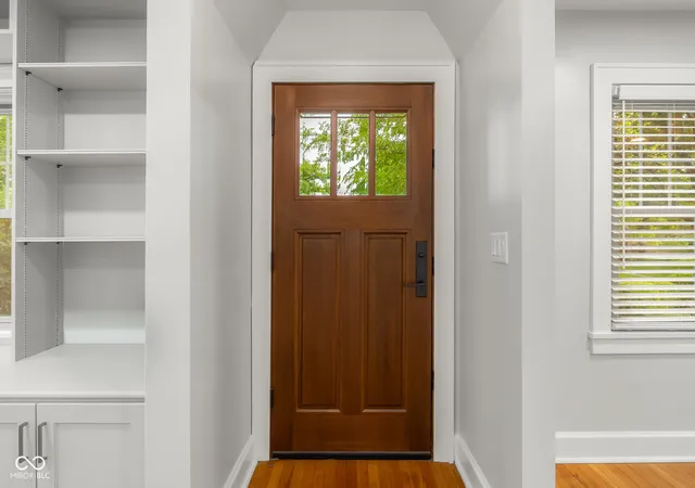 Photo 3 of Sale Pending at 2316 Lafayette Ave, Columbus, IN 47201 | MLS# 22103435 | Listing updated on 2026-09-10