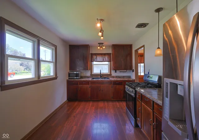 Photo 3 of Sale Pending at 2341 Indiana Ave, Columbus, IN 47201 | MLS# 22103525 | Listing updated on 2026-09-15