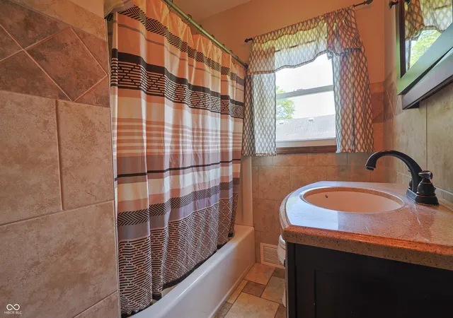 Photo 4 of Sale Pending at 2341 Indiana Ave, Columbus, IN 47201 | MLS# 22103525 | Listing updated on 2026-09-15