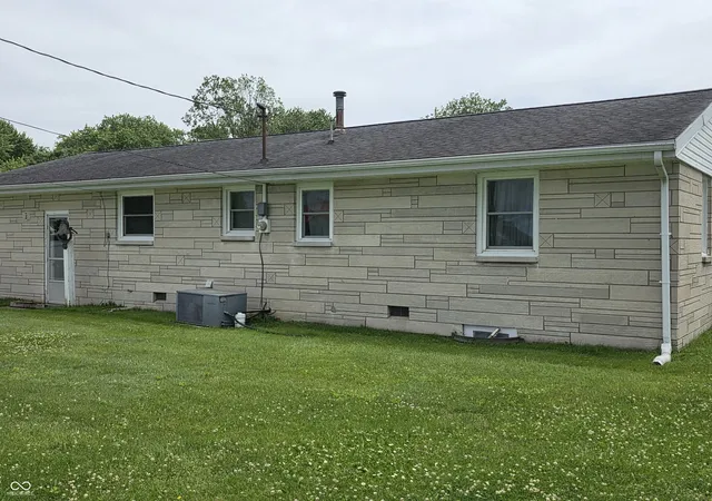 Photo 4 of Single family home for sale at 604 E Gatewood Dr, Westport, IN 47283 | MLS# 22103636 | Listing updated on 2026-09-22