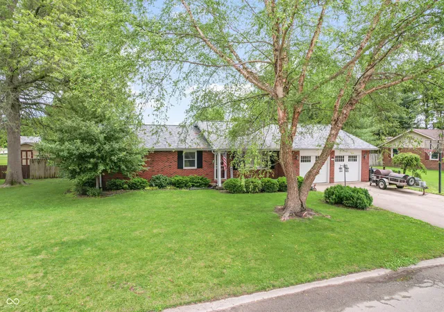 Photo 2 of Single family home for sale at 437 Schleter Ct, Seymour, IN 47274 | MLS# 22103730 | Listing updated on 2026-09-10