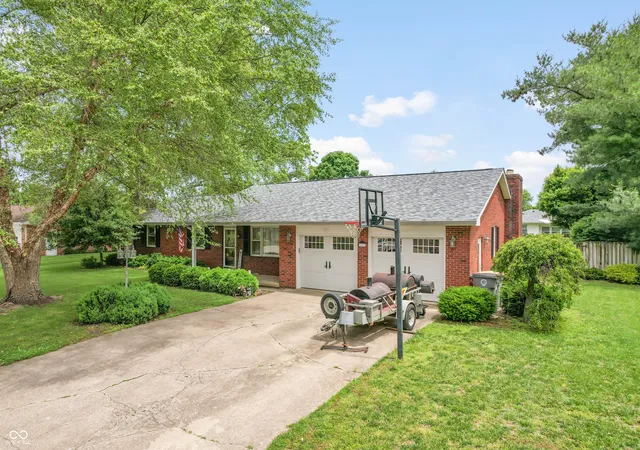 Photo 3 of Single family home for sale at 437 Schleter Ct, Seymour, IN 47274 | MLS# 22103730 | Listing updated on 2026-09-28