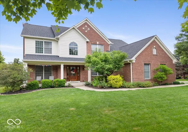Photo 2 of Sale Pending at 16424 Stony Ridge Dr, Noblesville, IN 46060 | MLS# 22103813 | Listing updated on 2026-09-14