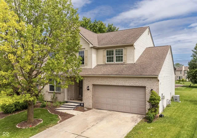Photo 1 of Sale Pending at 6529 Sussex Dr, Zionsville, IN 46077 | MLS# 22104095 | Listing updated on 2026-09-21