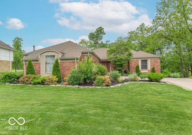 Photo 2 of Single family home for sale at 2280 Woodsway Dr, Greenwood, IN 46143 | MLS# 22104147 | Listing updated on 2026-09-18