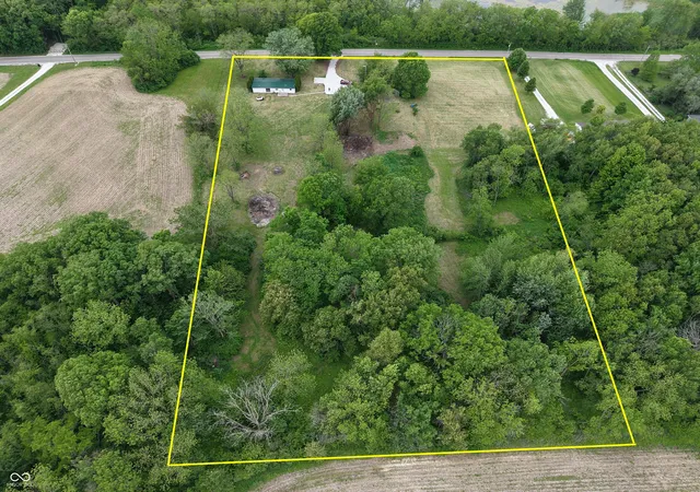 Photo 3 of Sale Pending at 8117 S 500 East, Jonesboro, IN 46938 | MLS# 22104168 | Listing updated on 2026-10-07