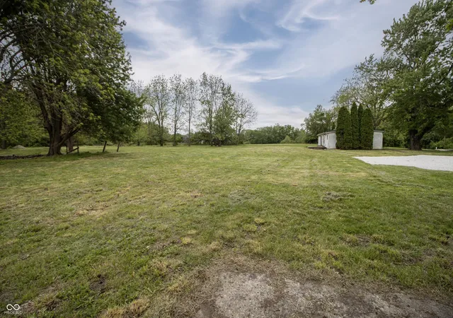 Photo 3 of Sale Pending at 8117 S 500 East, Jonesboro, IN 46938 | MLS# 22104168 | Listing updated on 2026-10-07