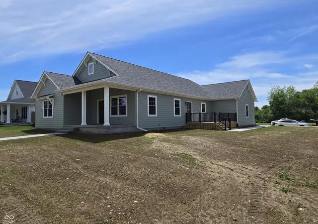 Photo 2 of Single family home for sale at 503 E Sigler St, Frankton, IN 46044 | MLS# 22104209 | Listing updated on 2026-09-10