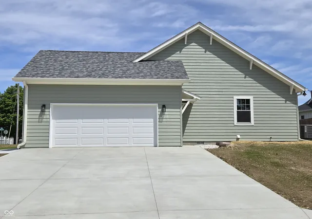 Photo 3 of Single family home for sale at 503 E Sigler St, Frankton, IN 46044 | MLS# 22104209 | Listing updated on 2026-09-10