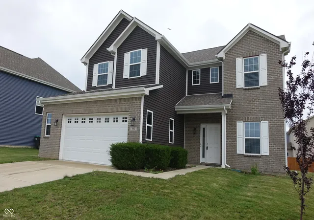 Photo 3 of Single family home for sale at 942 Maple Stone Dr, Greenwood, IN 46143 | MLS# 22104387 | Listing updated on 2026-09-11