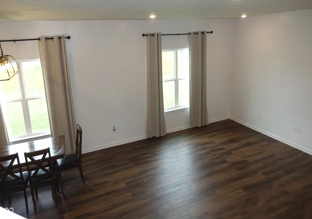 Photo 4 of Single family home for sale at 942 Maple Stone Dr, Greenwood, IN 46143 | MLS# 22104387 | Listing updated on 2026-09-11