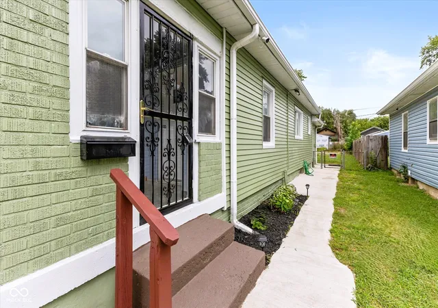 Photo 2 of Sale Pending at 2820 E 16th Street, Indianapolis, IN 46201 | MLS# 22104420 | Listing updated on 2026-10-05