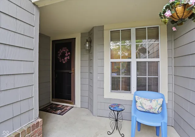 Photo 2 of Sale Pending at 9352 Aberdare Dr, Indianapolis, IN 46250 | MLS# 22104426 | Listing updated on 2026-10-08