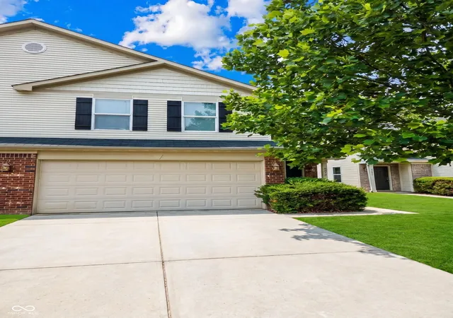 Photo 1 of Sale Pending at 1214 Topp Crk Dr, Indianapolis, IN 46214 | MLS# 22104452 | Listing updated on 2026-09-10