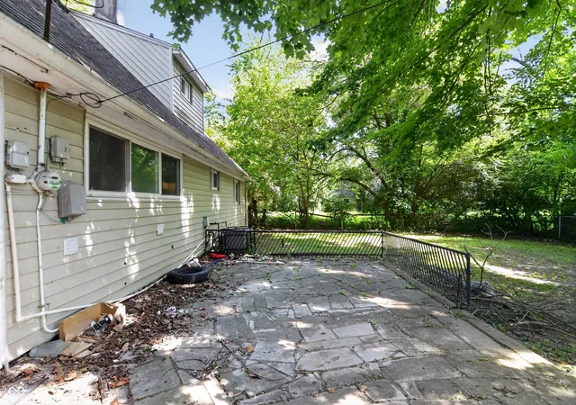 Photo 2 of Sale Pending at 4029 Barnor Dr, Indianapolis, IN 46226 | MLS# 22105415 | Listing updated on 2026-09-30