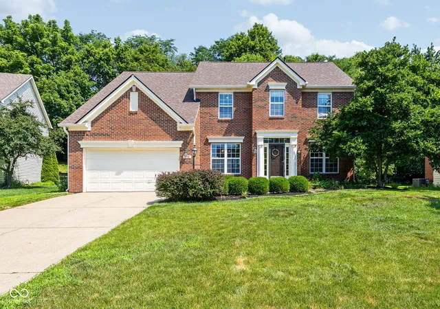 Photo 1 of Single family home for sale at 5712 Pebblestone Ct, Carmel, IN 46033 | MLS# 22105613 | Listing updated on 2026-09-11