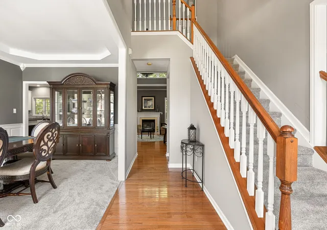 Photo 4 of Single family home for sale at 5712 Pebblestone Ct, Carmel, IN 46033 | MLS# 22105613 | Listing updated on 2026-09-11